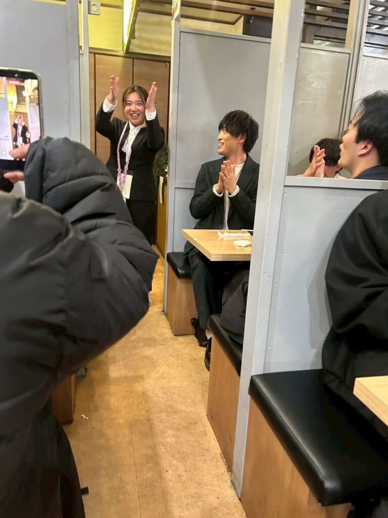 コマツ:「ウチの指導教官はこの通路を通ることはできないんですよ〜ハッハッハッ」と言ってたとの報告を受けております。