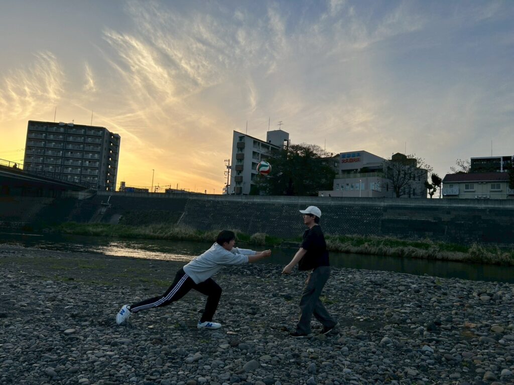 この二秒後・・・いったいどんなプレーが生まれたか想像がつきません・・・