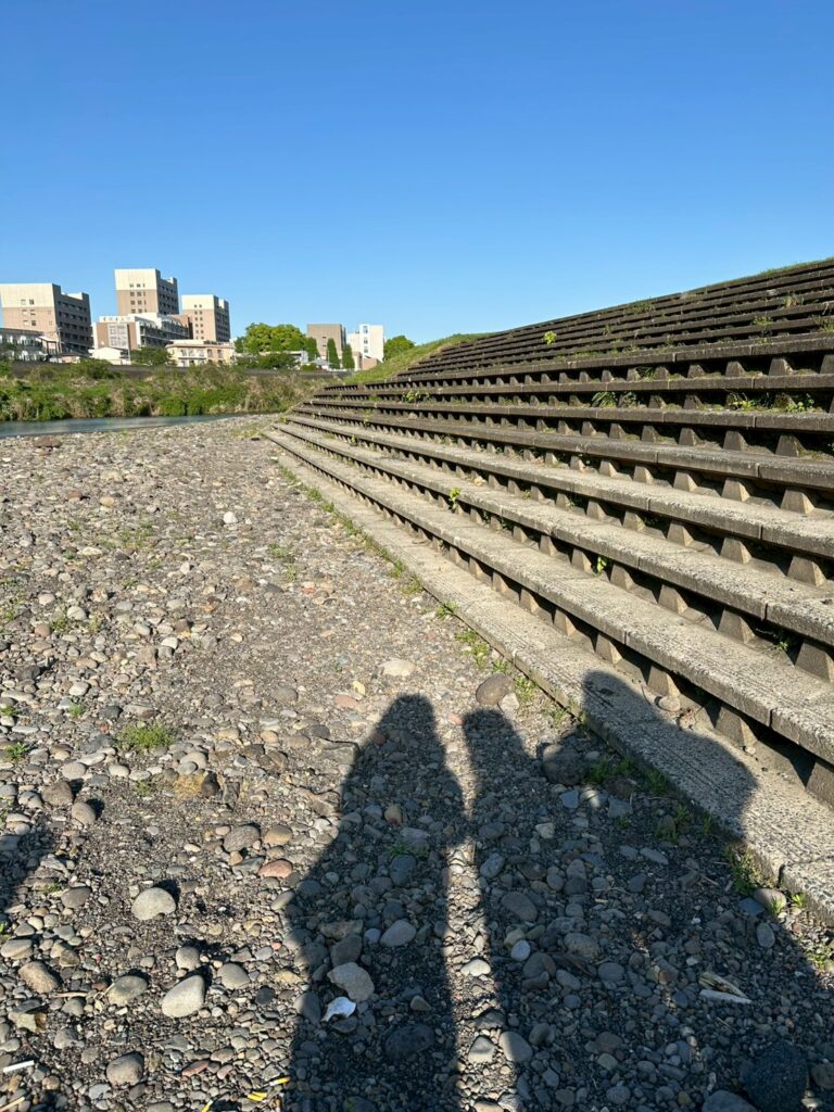 ヒトは写真を撮る構図で良いものが見つからなかった時は基本的には影が空を撮ります・・・w